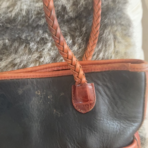 Brighton Leather Shoulder Bag - Picture 5 of 8
